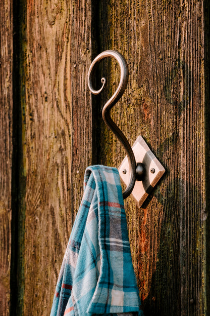 Geschmiedete gebogene Garderobe II.