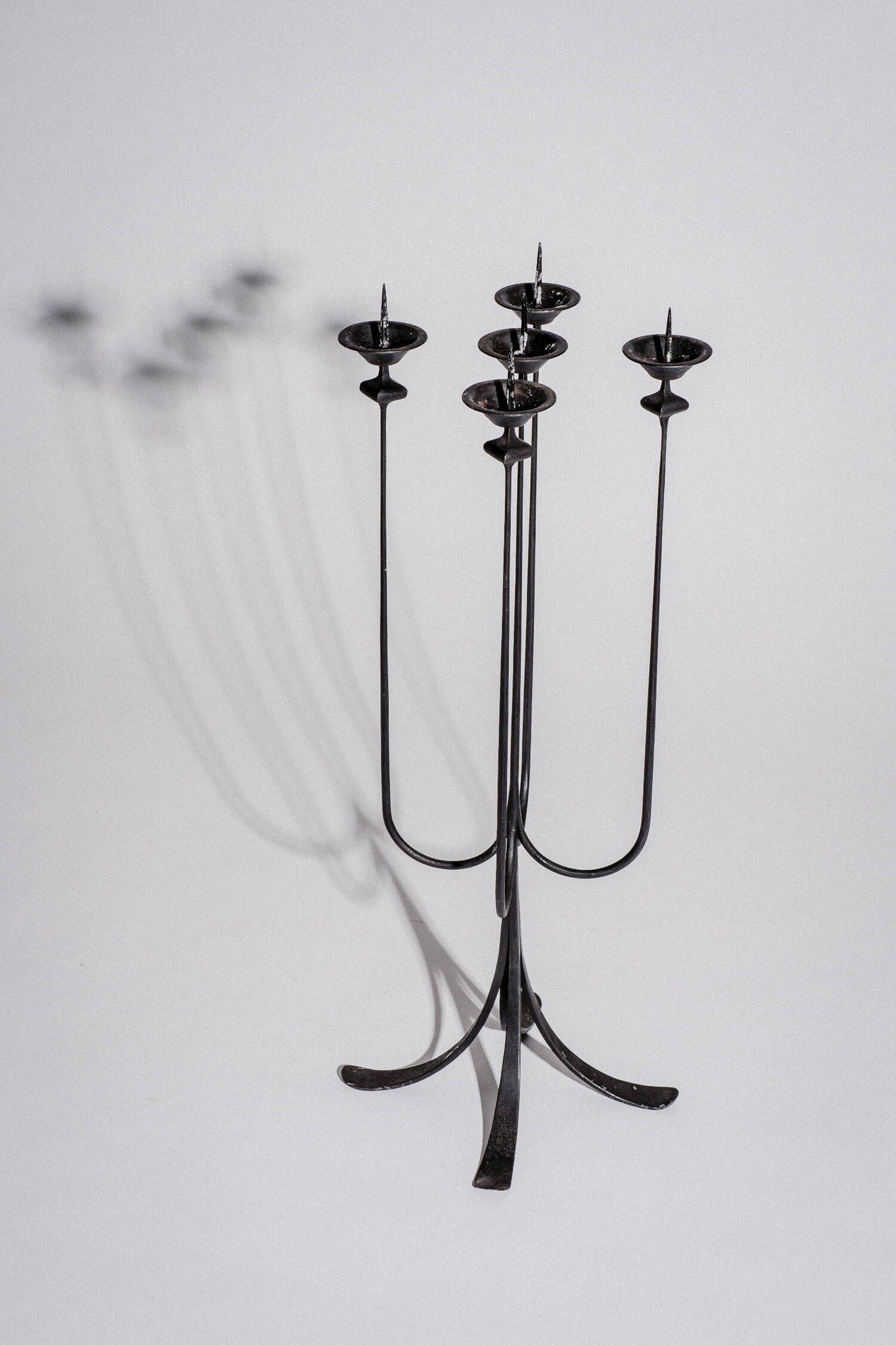 Geschmiedeter fünfarmiger Kerzenständer