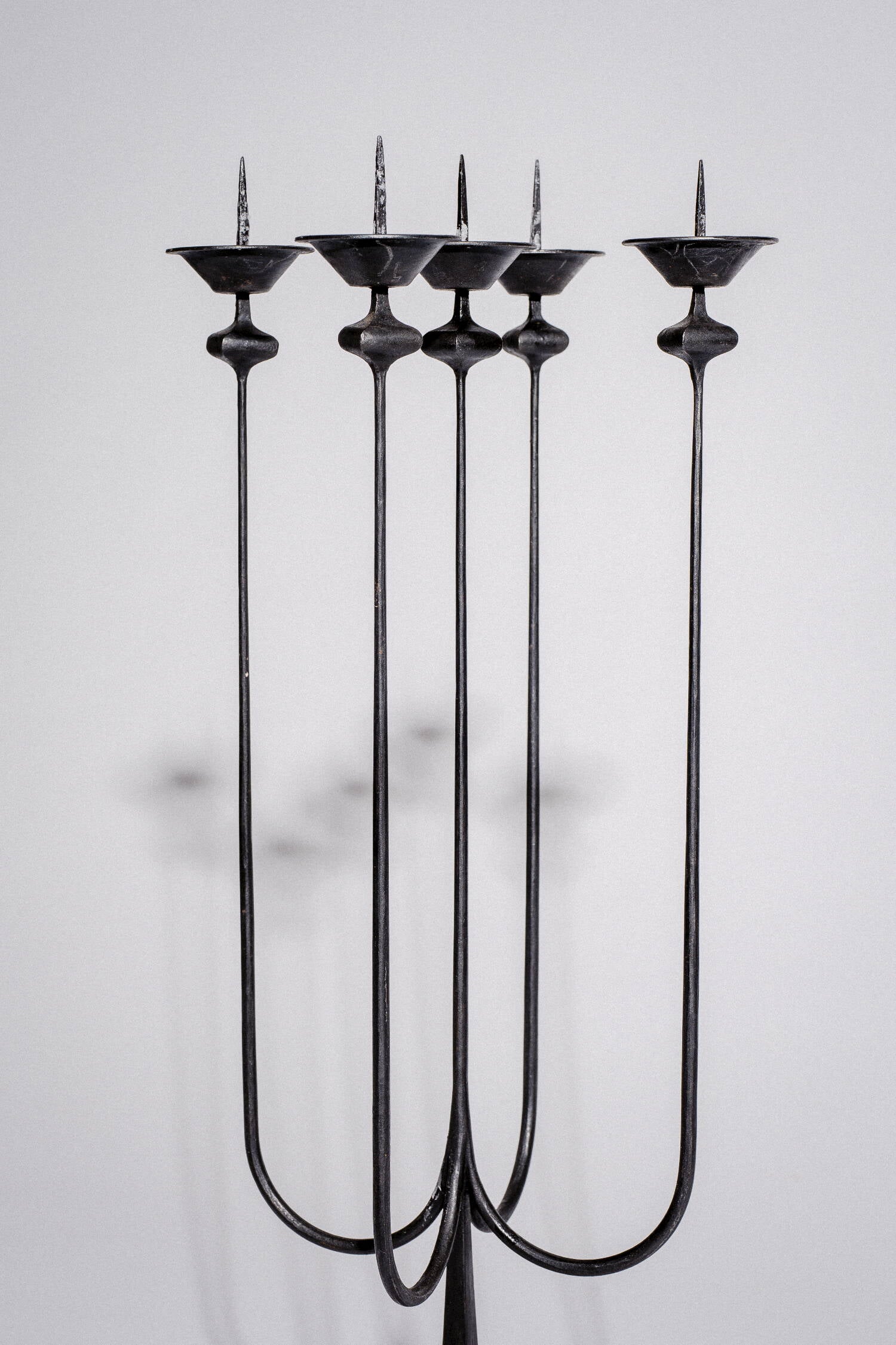Geschmiedeter fünfarmiger Kerzenständer