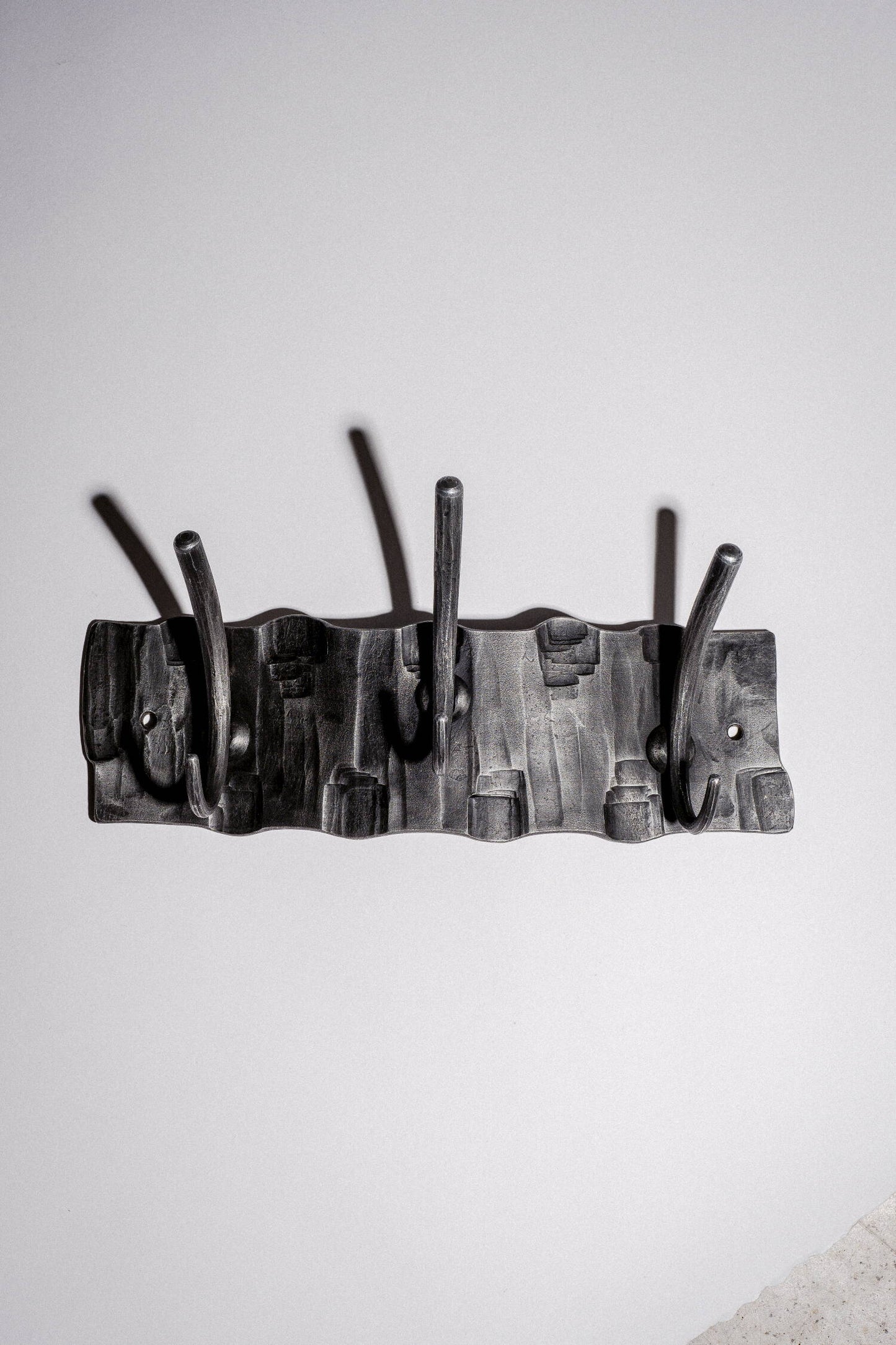 Geschmiedete Wandgarderobe III.