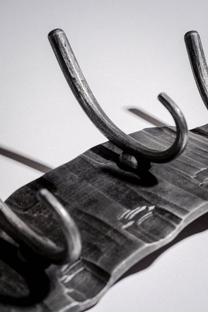 Geschmiedete Wandgarderobe III.