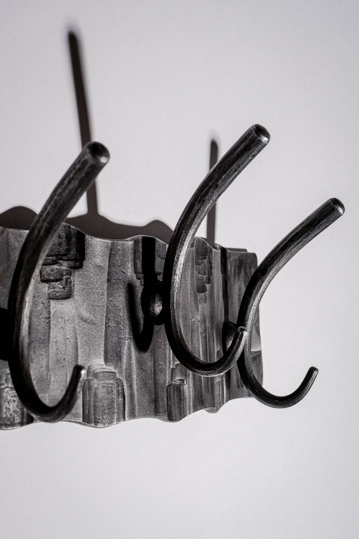 Geschmiedete Wandgarderobe III.