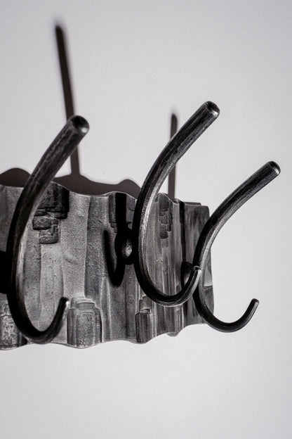 Geschmiedete Wandgarderobe III.